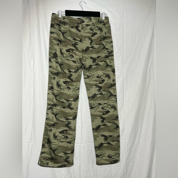 Miss Me camo bottoms - Picture 2 of 5